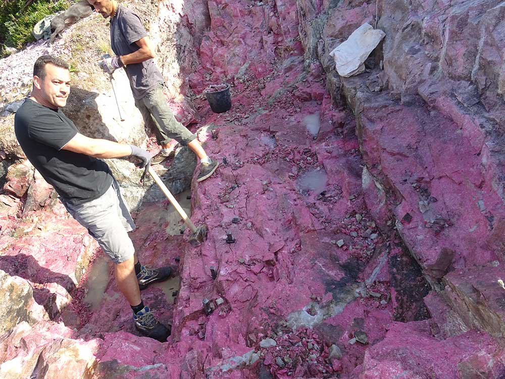 Thulite Palm Stone - 1 pc