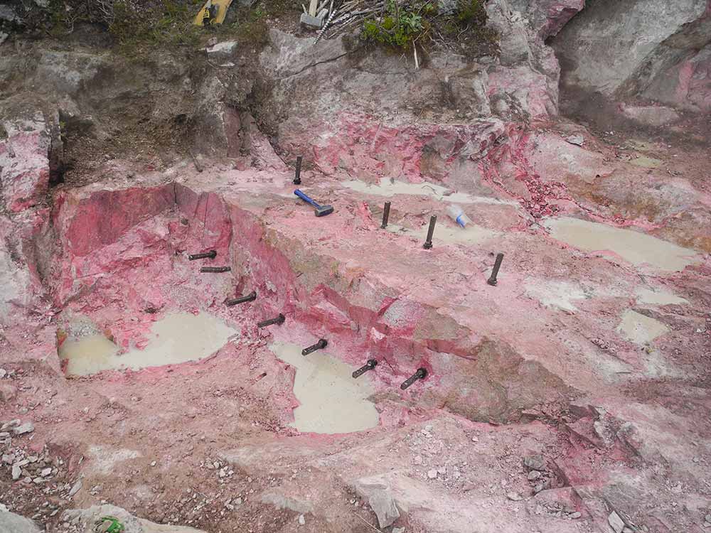 Thulite Bead Strand 4 mm - 1 pc