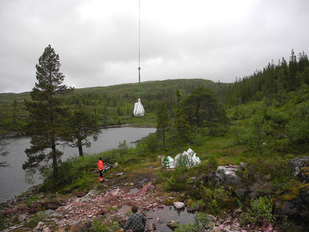 Thulite Bead Strand Oval - 1 pc
