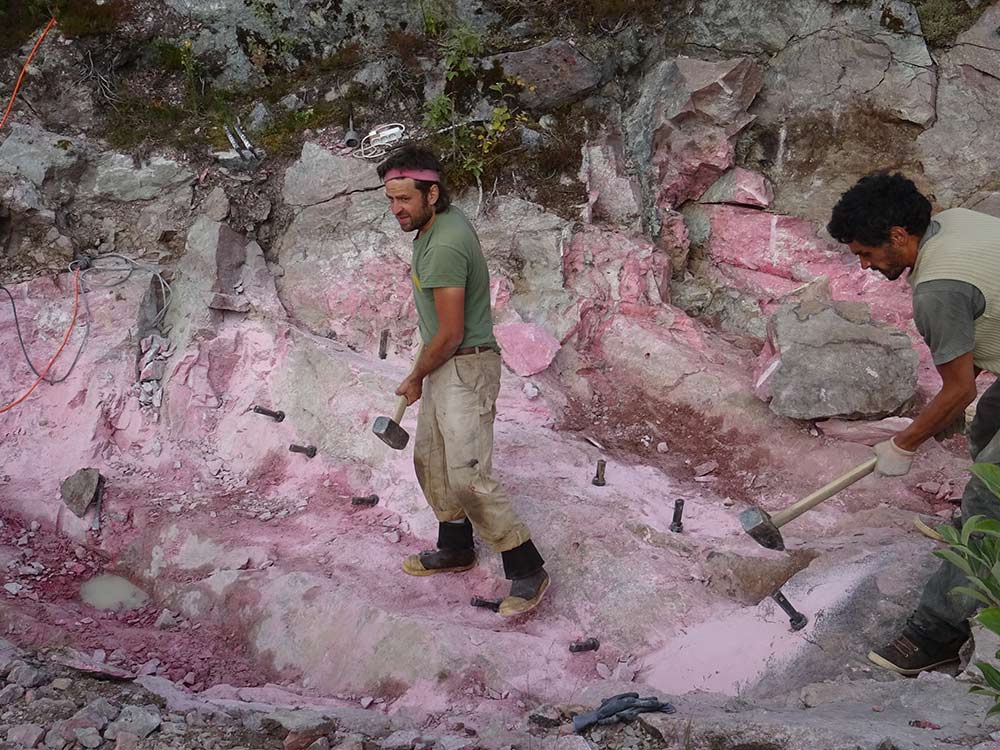 Thulite Palm Stone - 1 pc