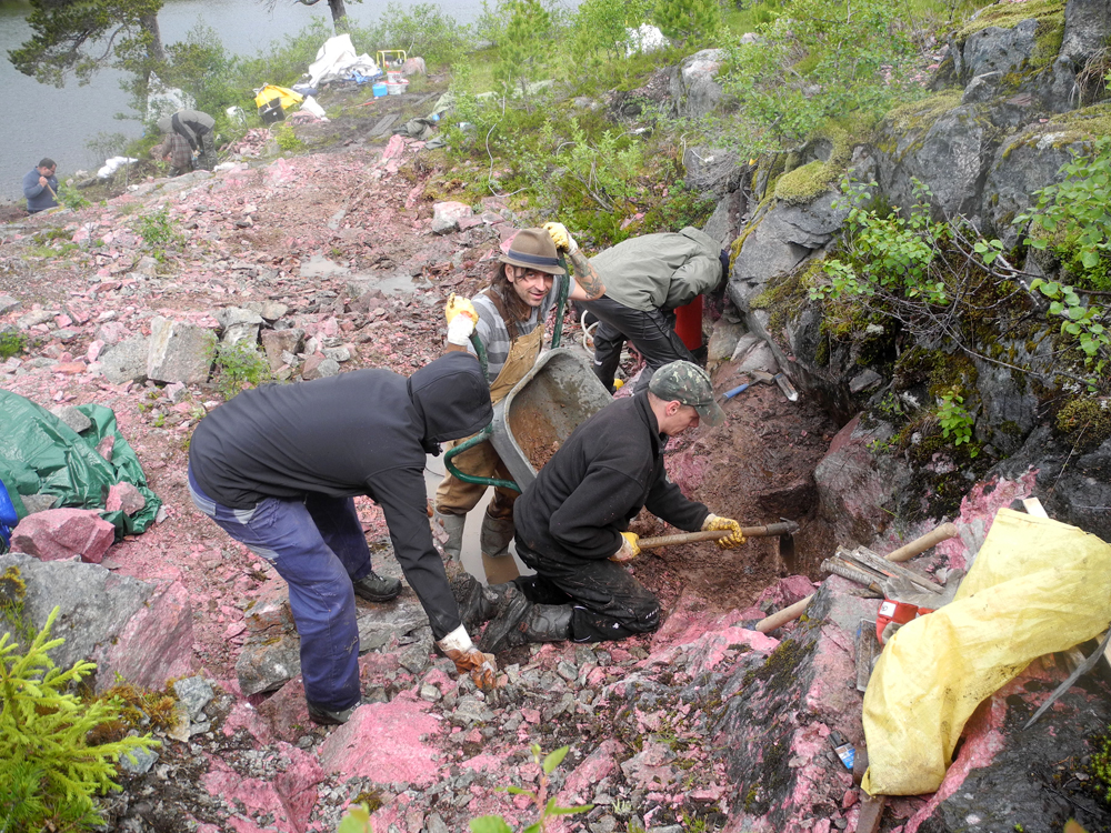 Thulite Bead Strand 10 mm - 1 pc