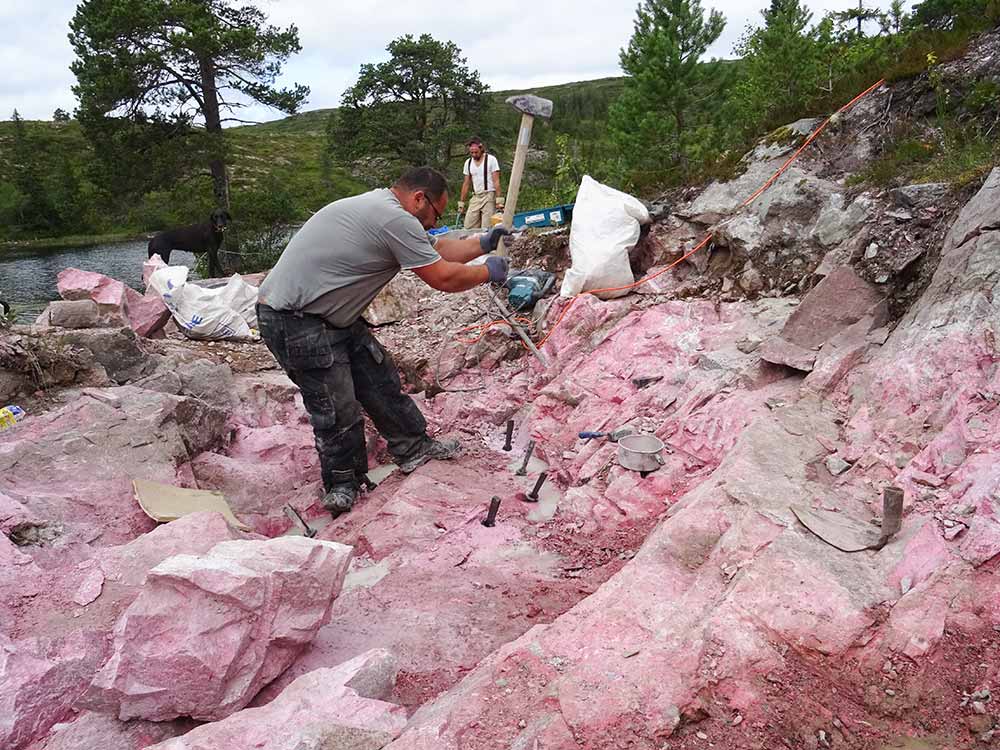 Thulite Nugget Bead Strand - 1 pc